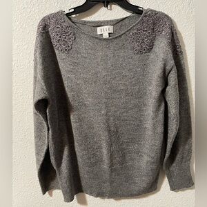 ELLE Gray Embroidered Shoulder Sweater. Size L
